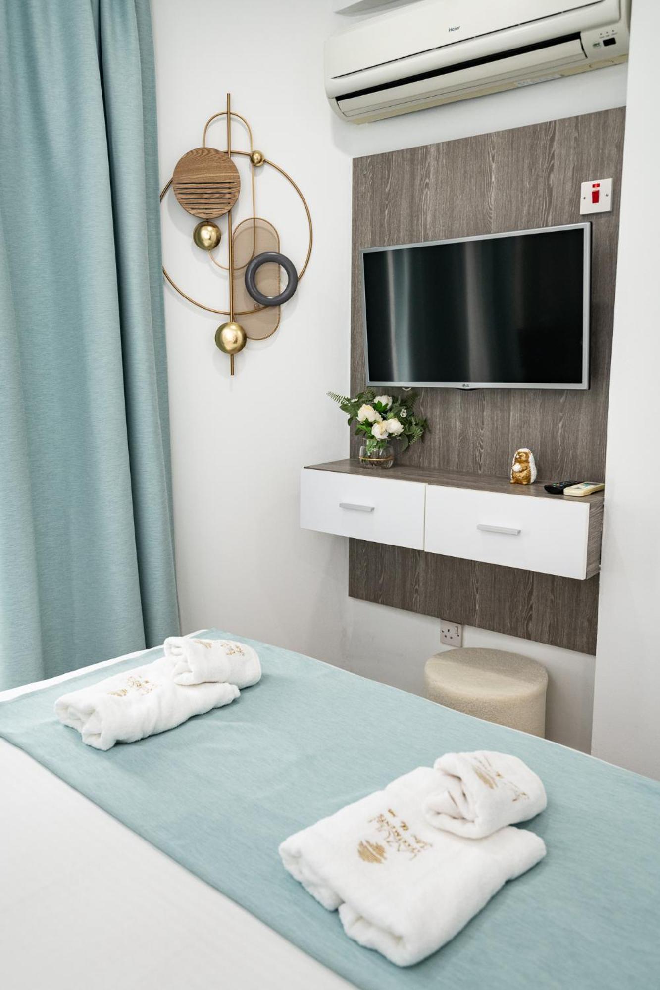 Lazuli Sea View Beachfront Ap 21 Larnaca Buitenkant foto