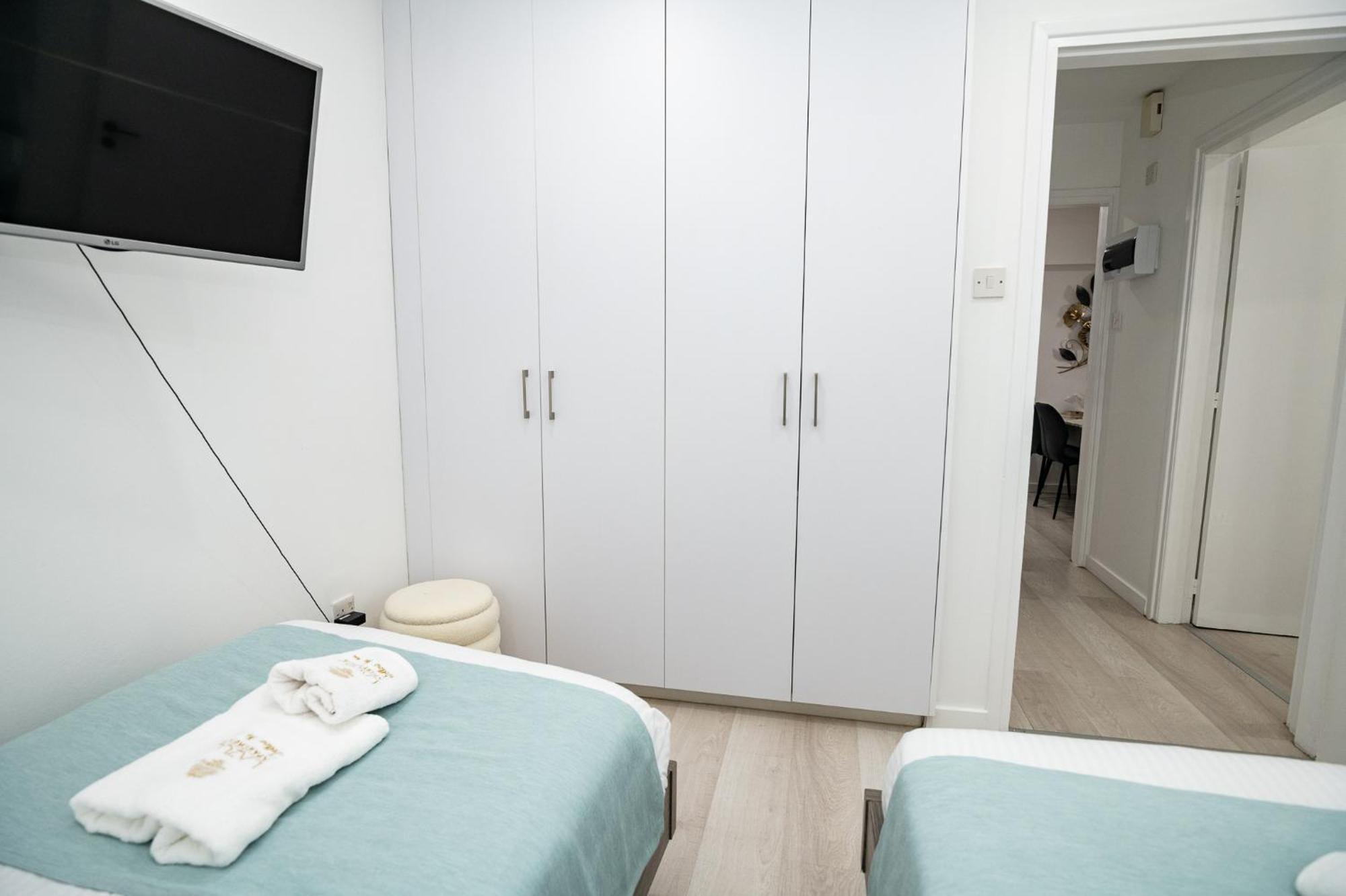 Lazuli Sea View Beachfront Ap 21 Larnaca Buitenkant foto