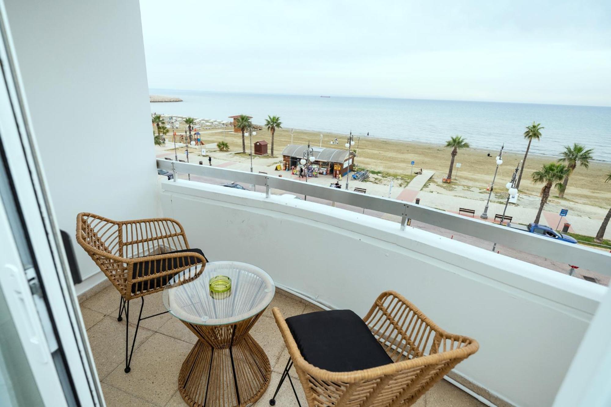 Lazuli Sea View Beachfront Ap 21 Larnaca Buitenkant foto
