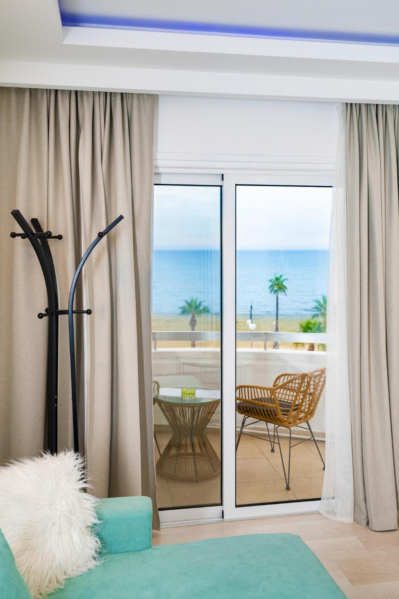Lazuli Sea View Beachfront Ap 21 Larnaca Buitenkant foto