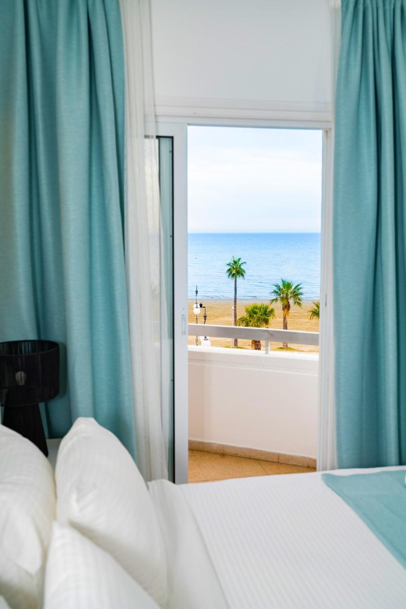 Lazuli Sea View Beachfront Ap 21 Larnaca Buitenkant foto
